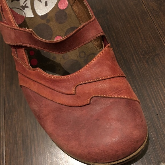 Romika red shoes.  Comfortable heel.Good condition - Picture 5 of 6